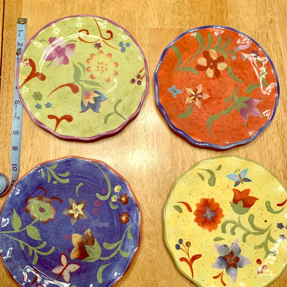 Set of 4 plates certified international Sue Zipkin